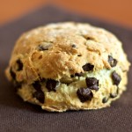 Scones al cocco, nocciole e cioccolato